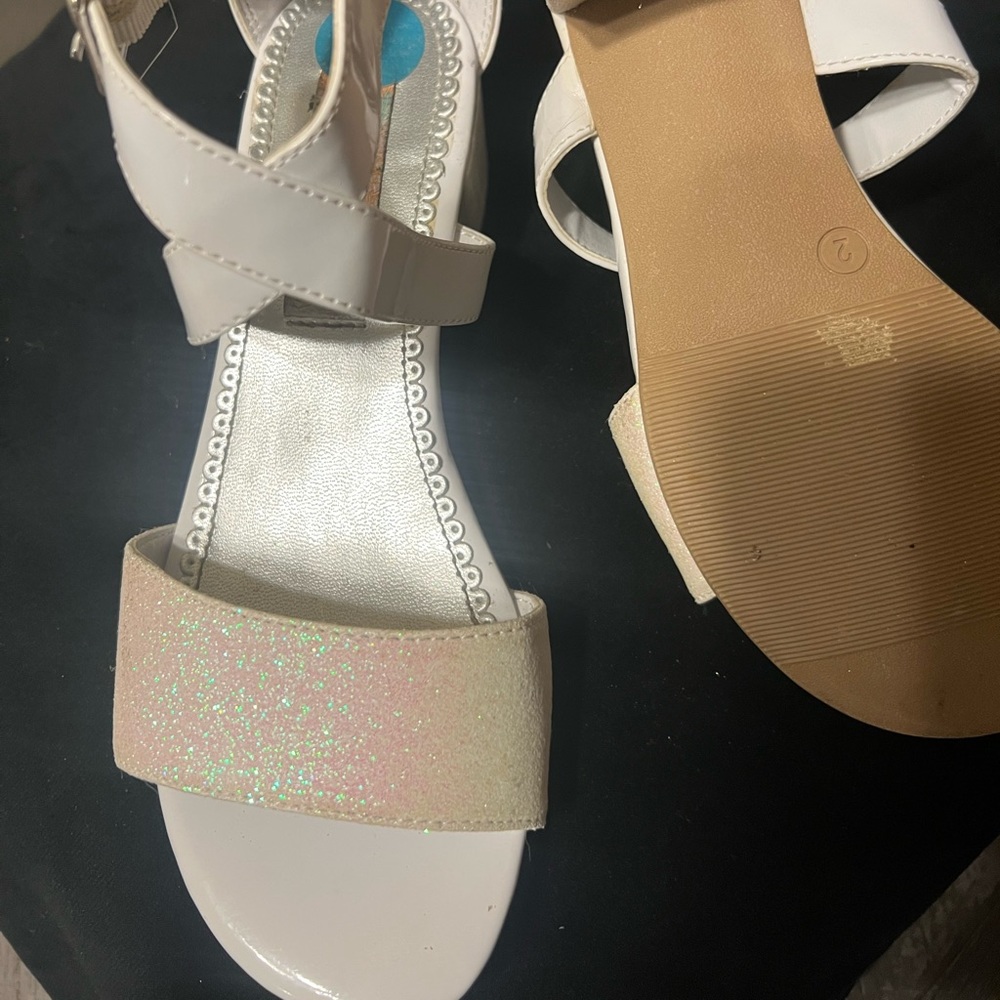 Dress shoe white w glitter heel